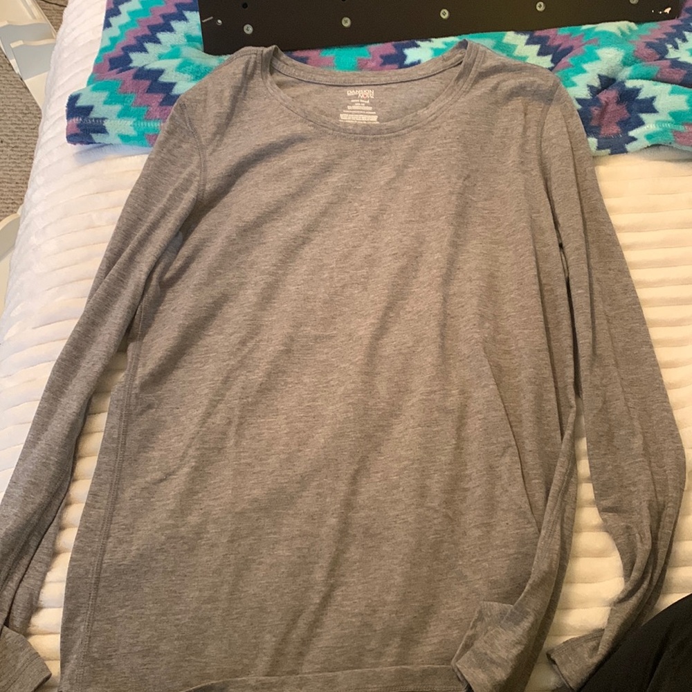 medium, semi fitted, long sleeve danskin now shirt